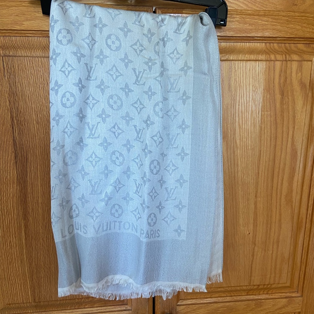 ******SOLD*****Louis Vuitton authentic scarf